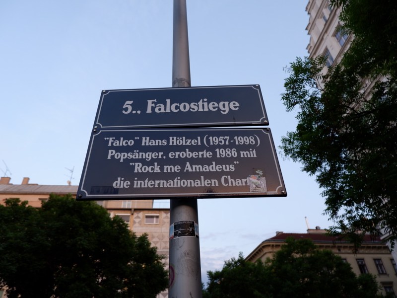 DE: Falco geht auf die Straße hinaus! – Falcostiege und Falcogasse&nbsp;#13