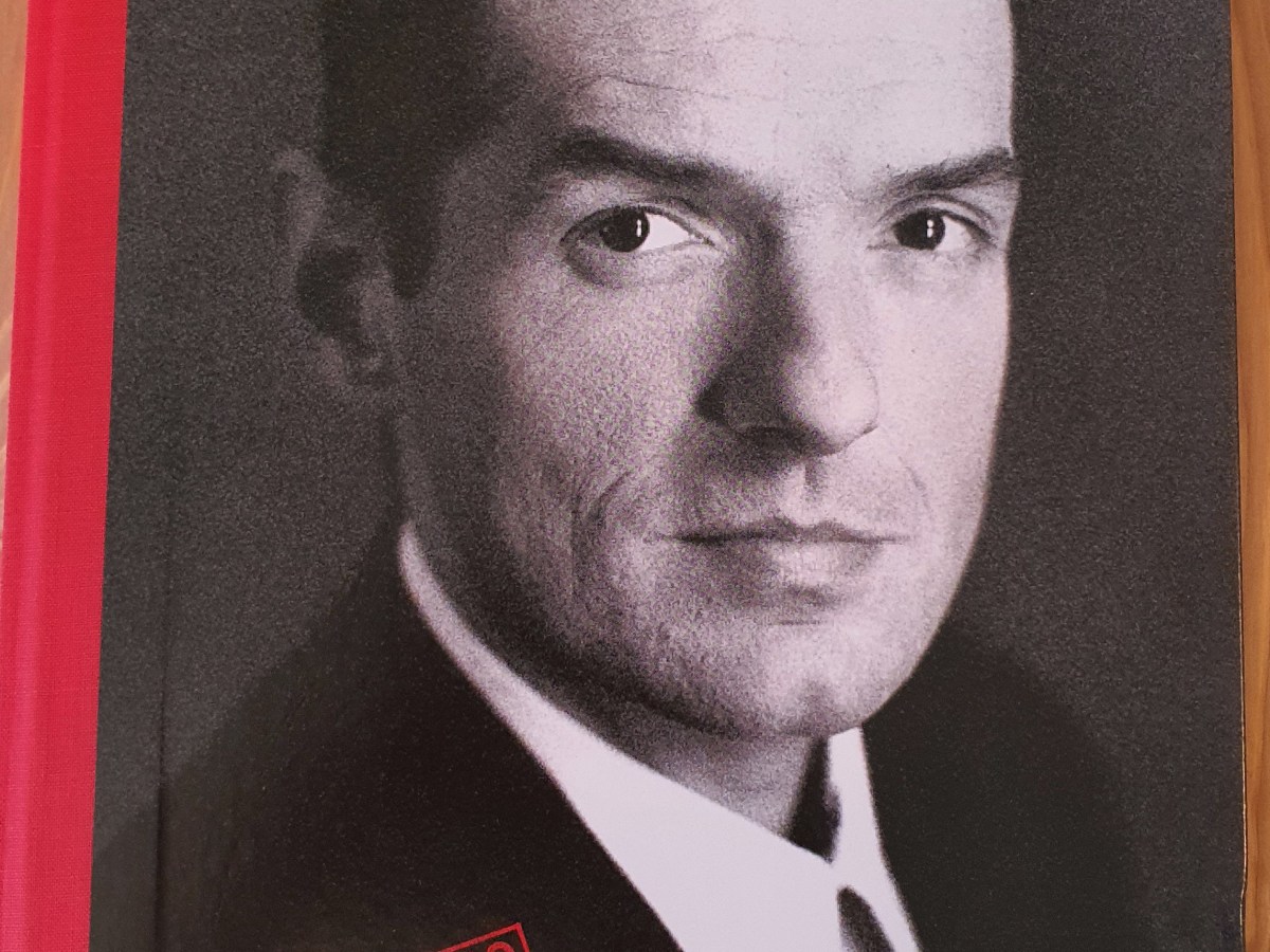 DE: Ein Geschenk zum 40. Geburtstag mit mehr als 2 Jahren Verspätung – Privacy Falco&nbsp;Buchbesprechung